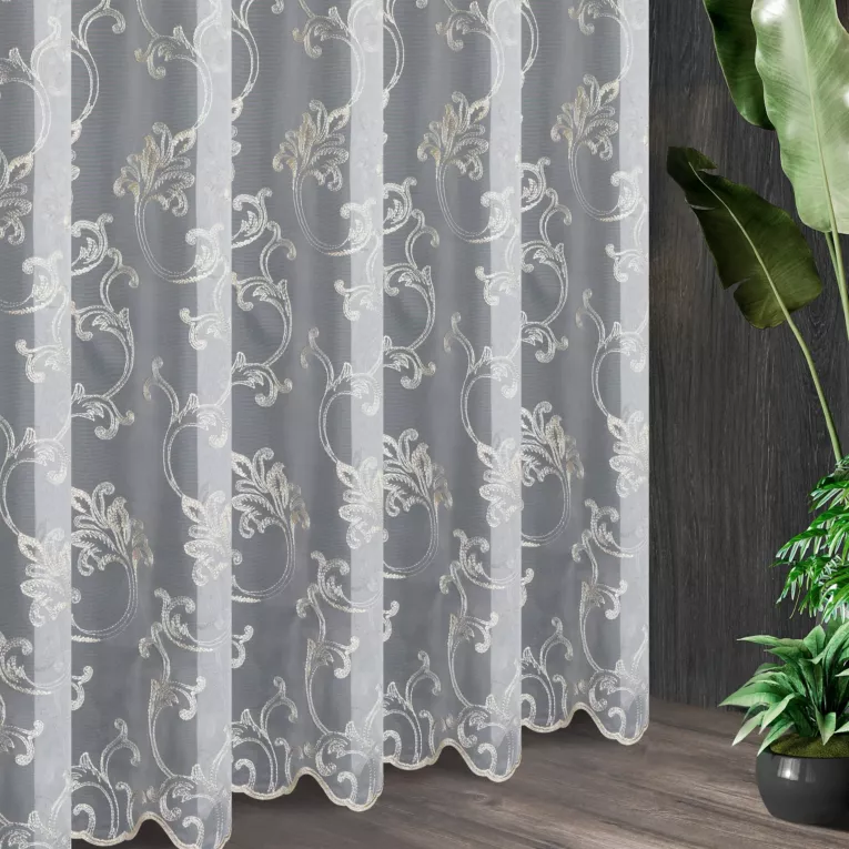 Tkanina firanowa typu peru haftowana w roślinny wzór