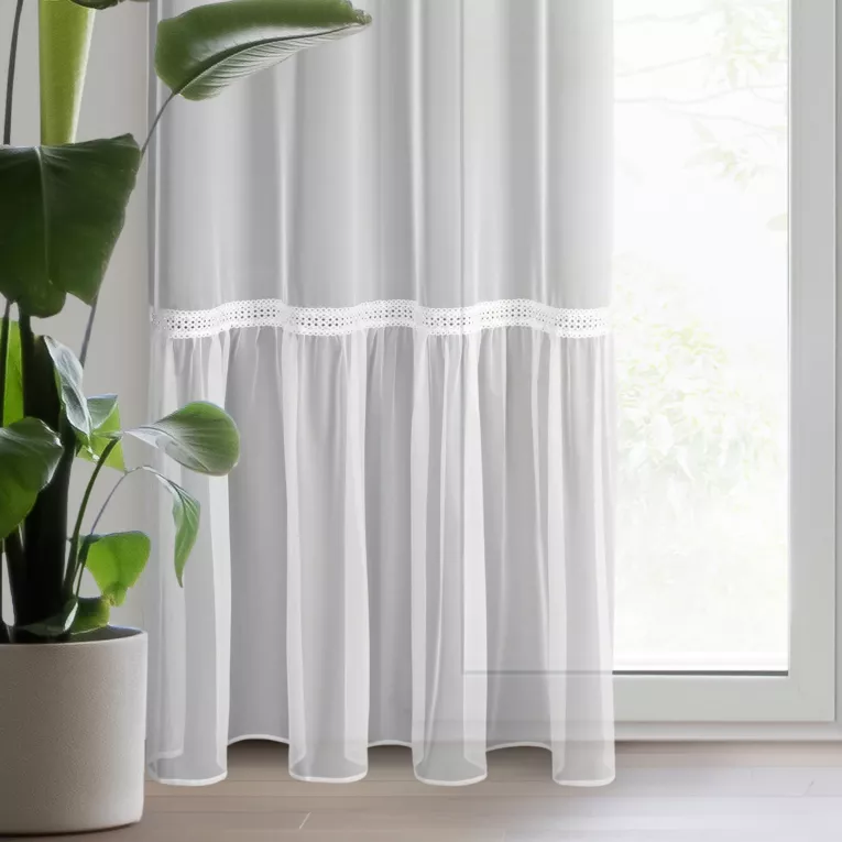 Firana NAOMI zdobiona aplikacją z gipiurą zdobioną perełkami