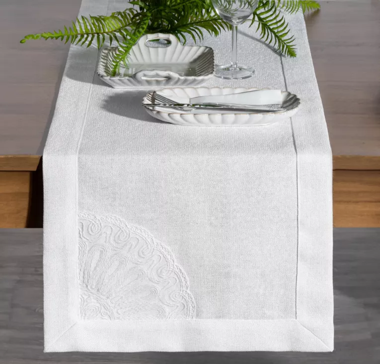 Bieżnik na stół biały 40x140 ELEN zdobiony ozdobną kantą i haftowaną koronką EUROFIRANY PREMIUM