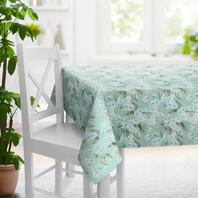 Obrus szyty miętowy z tkaniny o naturalnym splocie z kwiatowym wzorem
