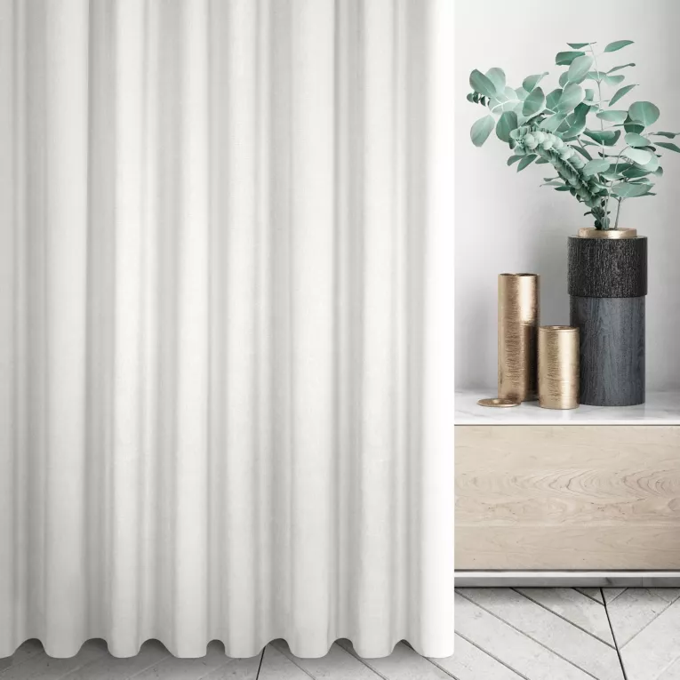 Zasłona szyta na tunelu srebrna z tkaniny strukturalnej z delikatnym połyskiem