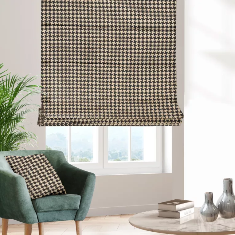 Roleta rzymska czarno złota z welwetowej tkaniny obiciowej w elegancki wzór, w stylu glamour Italissima Eva Minge