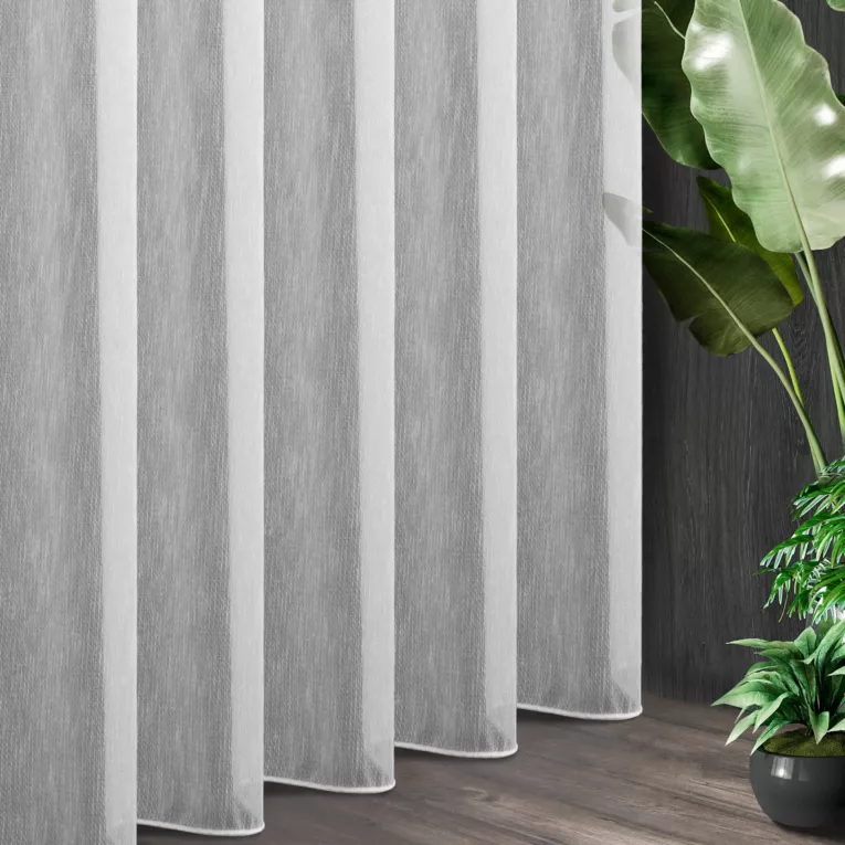 Tkanina firanowa gładka, matowa, uniwersalna baza, półprzezroczysta, o ozdobnym splocie, wykończona obciążnikiem