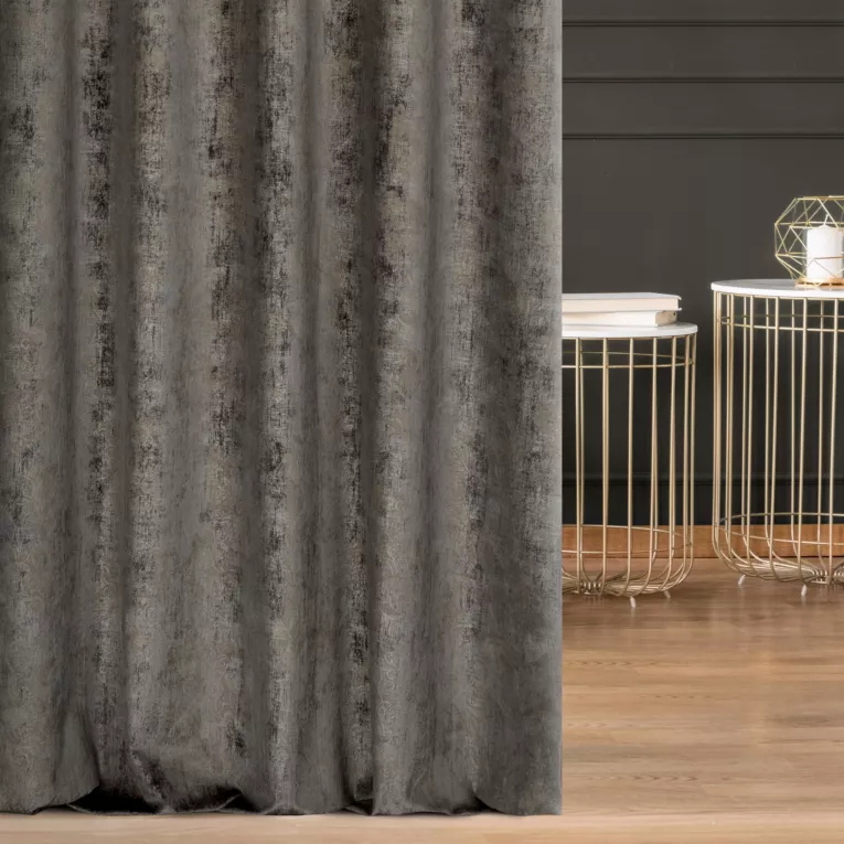 Zasłona szyta na taśmie 5 cm stalowo szampańska z tkaniny welwetowej z nadrukiem