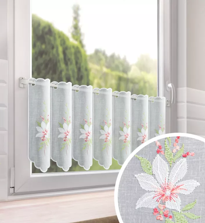 Tkanina firanowa zazdrostka zdobiona haftem roślinnym