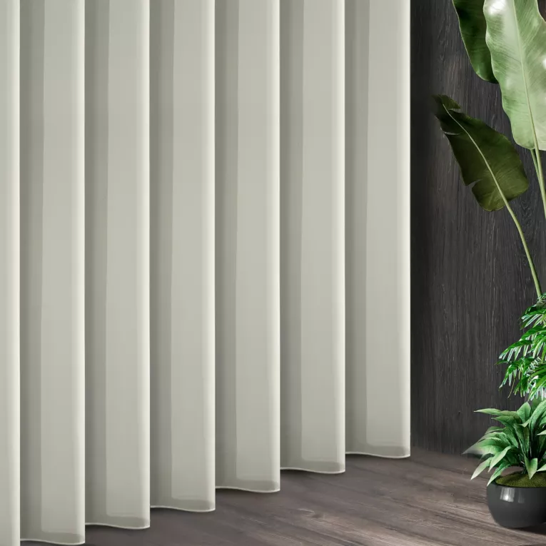 Firana szyta na taśmie 5 cm naturalna z wysokiej jakości niepalnego woalu z certyfikatem, wykończona obciążnikiem