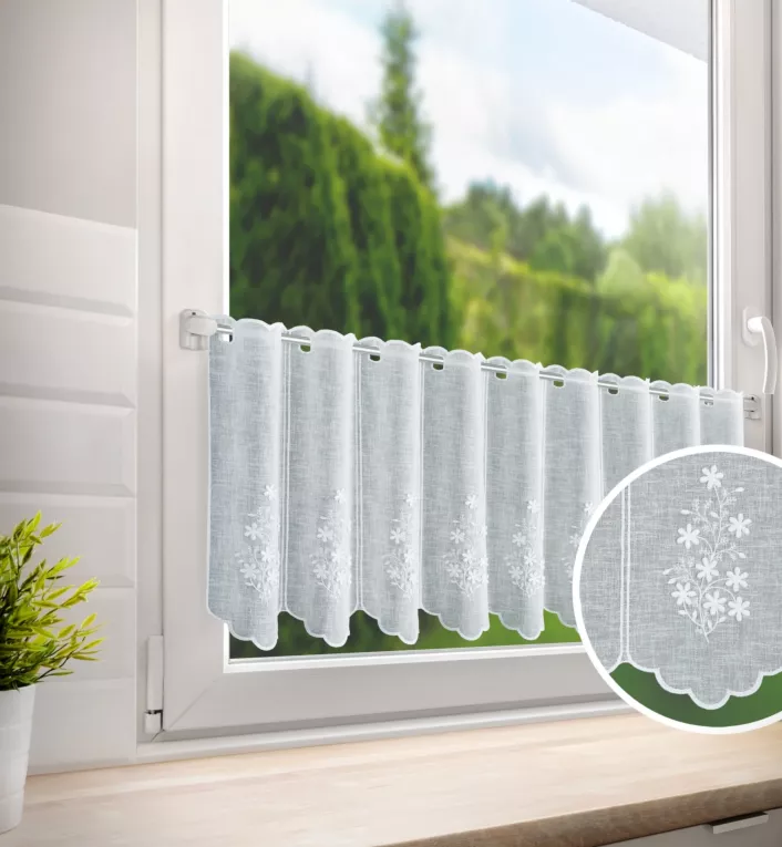 Tkanina firanowa zazdrostka z haftowanym wzorem