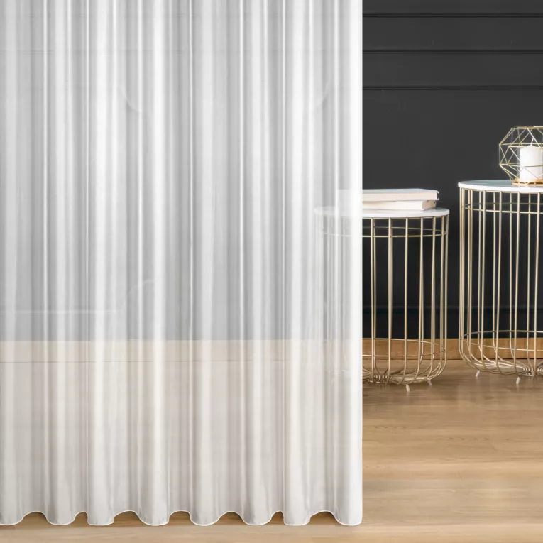 Firana szyta na taśmie 5 cm beżowa z błyszczącej tkaniny wykończonej obciążnikiem