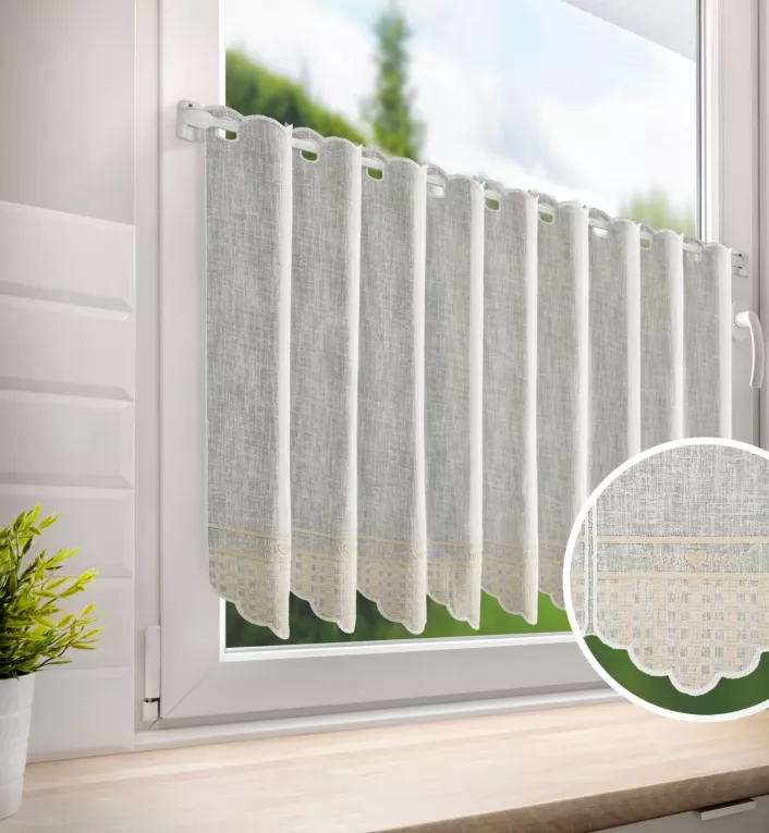 Tkanina firanowa zazdrostka z etaminy zdobiona haftem kratki