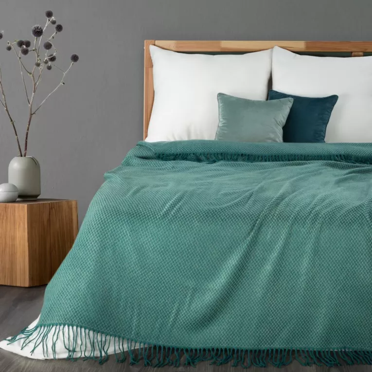 Koc akrylowy 130x170 cm miętowo, turkusowy jedwabisty w dotyku z drobnym strukturalnym wzorem i frędzlami AKRYL 3 Eurofirany Premium