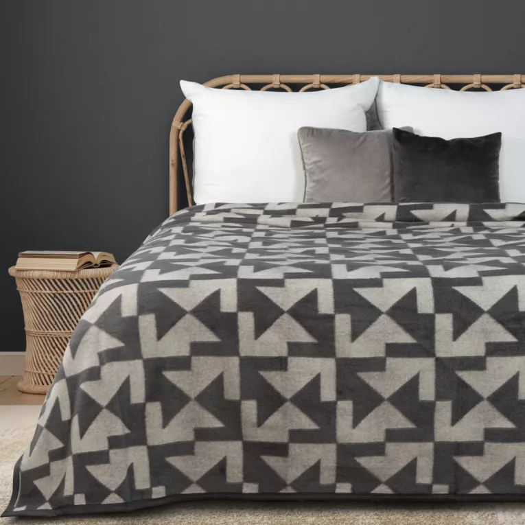 Koc bawełniano-akrylowy 150x200 cm jasnoszaro, stalowy z motywem geometrycznym AKRYL 22 Eurofirany Premium