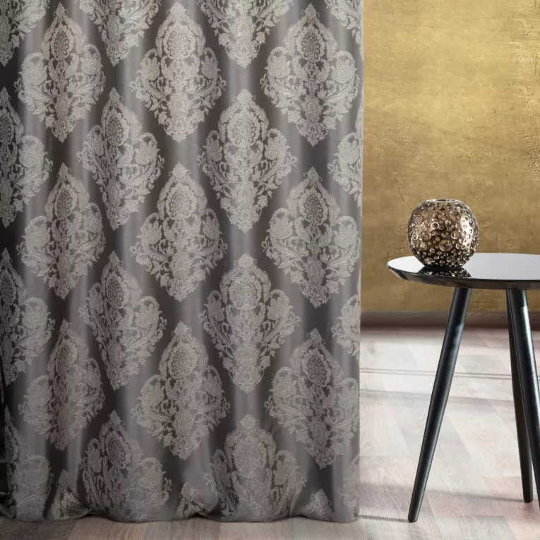 Zasłona szyta na taśmie 5 cm popielato szara tkanina w ornamentowy wzór, z dodatkiem połyskującej nici