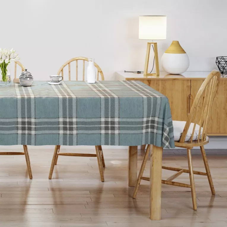 Obrus szyty miętowo naturalny z grubej, szenilowej tkaniny w elegancką kratę