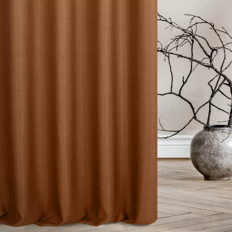 Zasłona szyta na przelotkach miedziana z tkaniny w stylu eko o naturalnym splocie