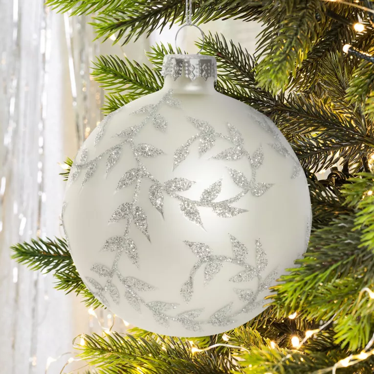 Bombka szklana  zdobiona brokatowym wzorem gałązek