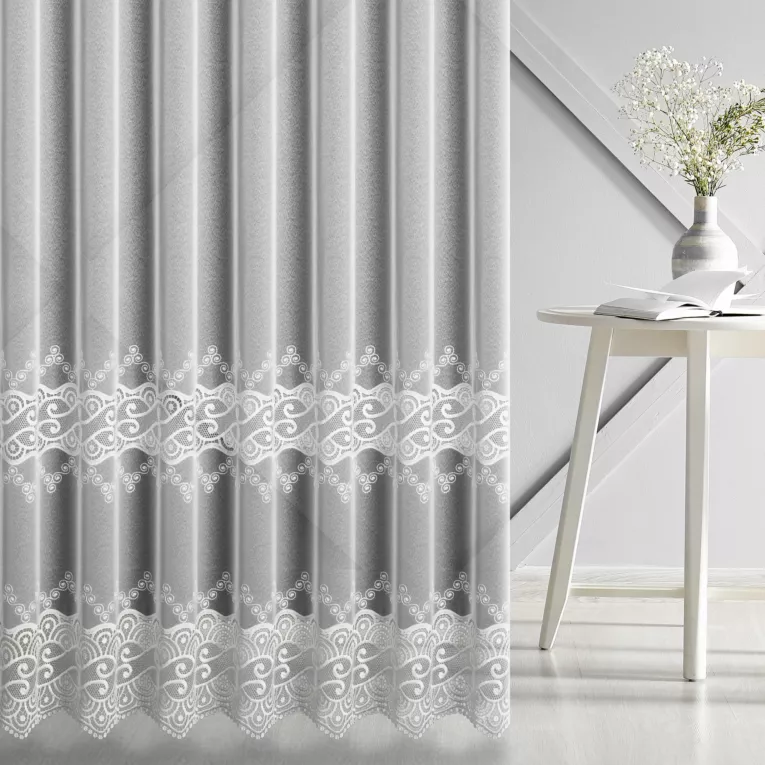 Firana szyta na taśmie fala biała z matowej markizety zdobionej dwoma pasami aplikacji