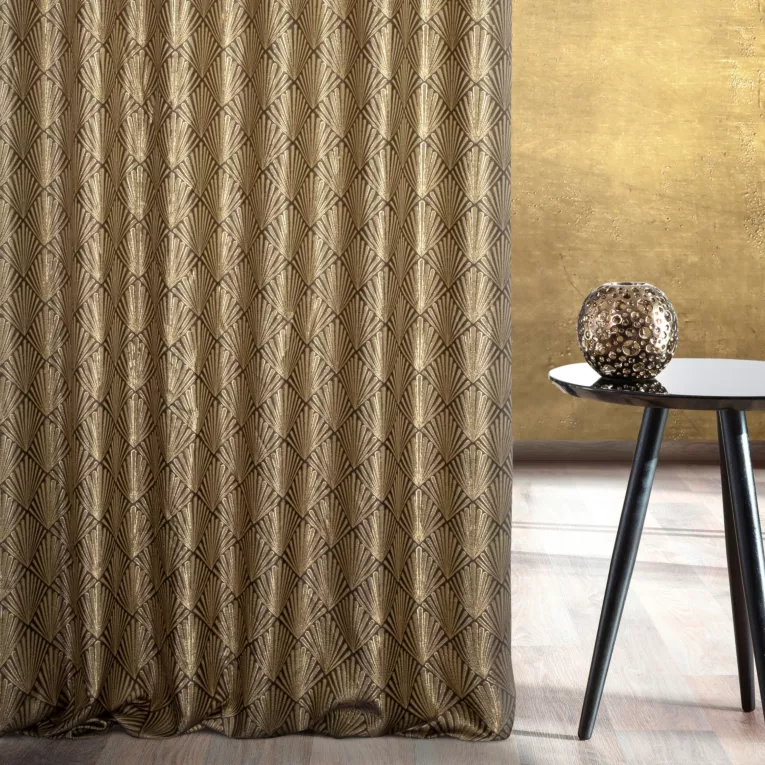 Zasłona szyta na taśmie 5 cm czarno złota z tkaniny, z geometrycznym wzorem, z dodatkiem połyskującej nici