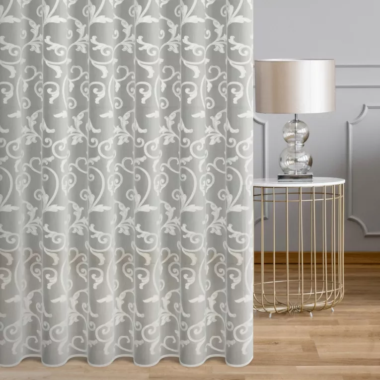 Firana szyta na taśmie 5 cm naturalna z delikatnej tkaniny typu aden, wykończonej łańcuszkowym haftem Italissima Eva Minge