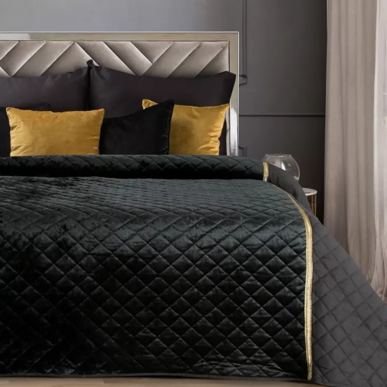 Narzuta welwetowa czarna 220x240 cm zdobiona błyszczącą pasmanterią pikowana metodą tradycyjnego szycia KRISTIN Eurofirany Premium