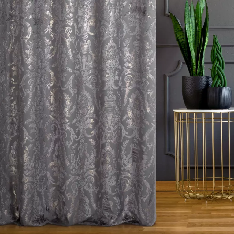 Zasłona szyta na taśmie 5 cm grafitowo złocista z grubej, welwetowej tkaniny, zdobiona delikatnie połyskującym nadrukiem
