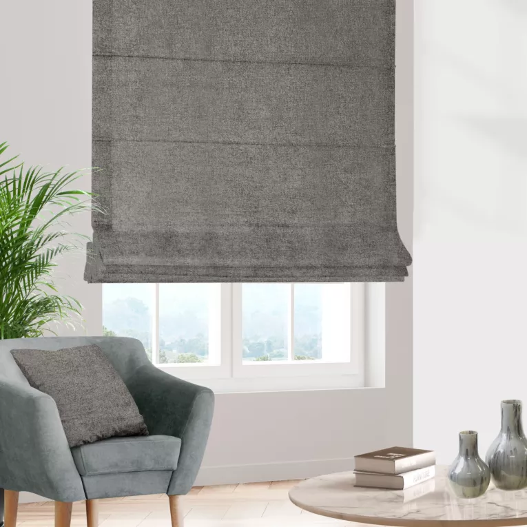 Roleta rzymska popielata z miękkiej w dotyku tkaniny szenilowej