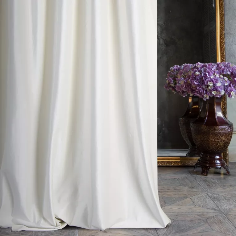 Zasłona szyta na taśmie 5 cm ITALIA kremowa z tkaniny welwetowej o delikatnym połysku