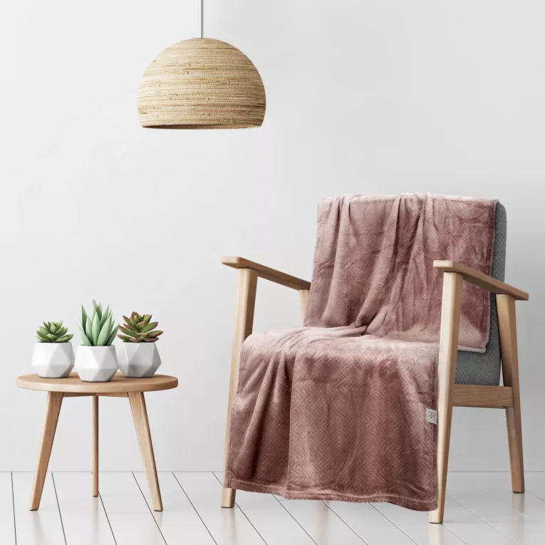 Narzuta na fotel-koc 70x160 cm ceglasta miękka w dotyku z wytłaczanym wzorem jodełki CINDY 5 Design 91