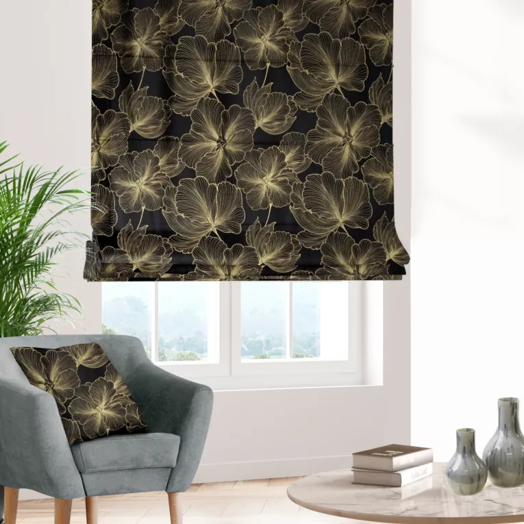 Roleta rzymska czarno złota z tkaniny welwetowej zdobionej delikatnie połyskującym drukiem