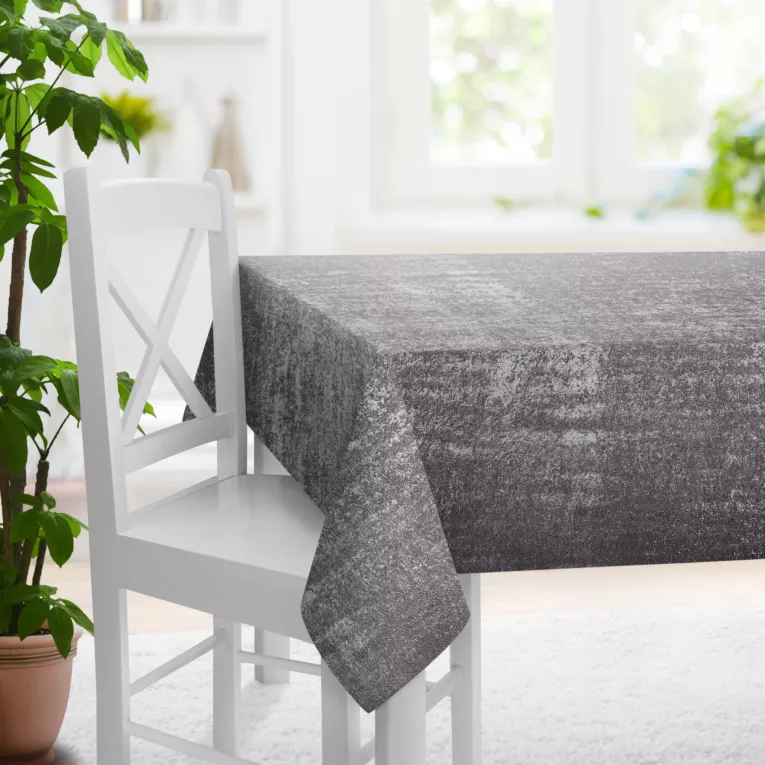 Obrus szyty srebrny z miękkiej tkaniny welwetowej z efektem kreszowania