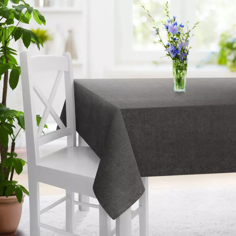 Obrus szyty ciemnostalowy z miękkiej w dotyku tkaniny szenilowej