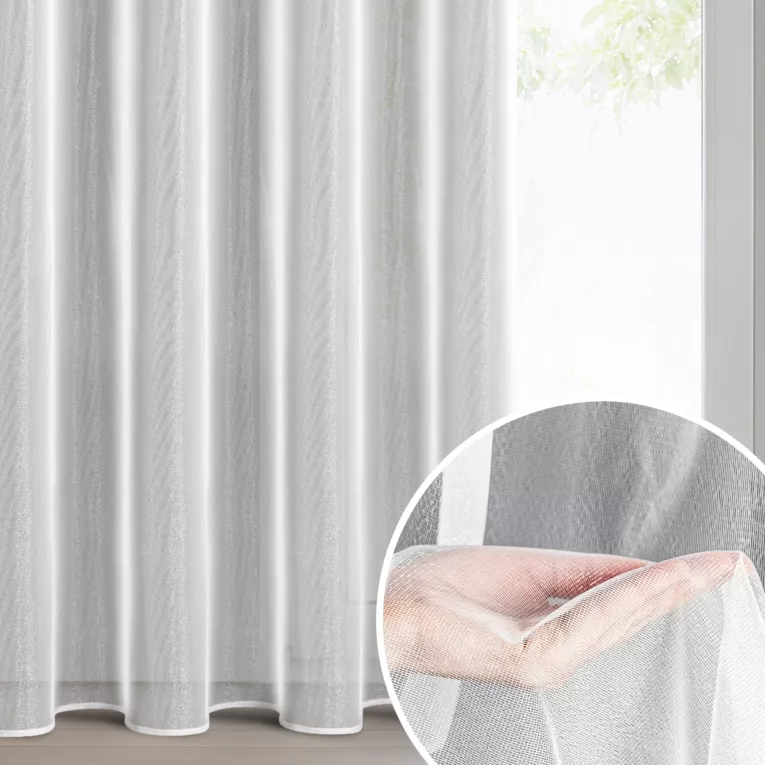 Firana biała z lekkiej i błyszczącej tkaniny 135x250 cm przelotka SYLVIA ELLA LINE