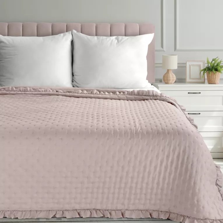 Narzuta pudrowa 170x210 cm obszyta falbaną pikowana techniką hot press LIBI 3 Eurofirany Classic