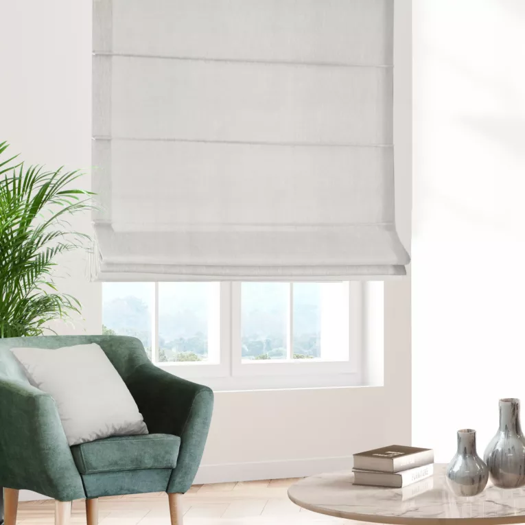 Roleta rzymska ADESSA srebrna z miękkiej tkaniny o welurowej strukturze