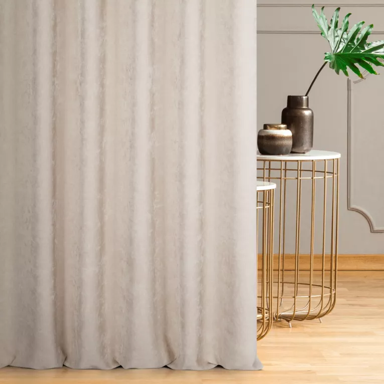 Zasłona szyta na tunelu kremowa z miękkiej tkaniny szenilowej typu dimout o naturalnym splocie