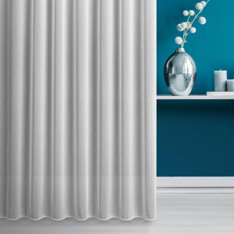 Firana szyta na taśmie 5 cm srebrna o strukturze drobnej siatki, nie wymagająca prasowania