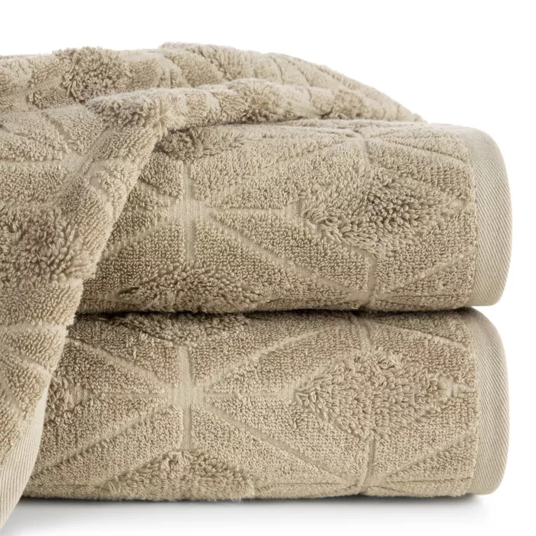 Ręcznik kąpielowy 50x90 cm bawełniany kolor jasnobrązowy zdobiony geometrycznym wzorem 500 g/m2 SENDI