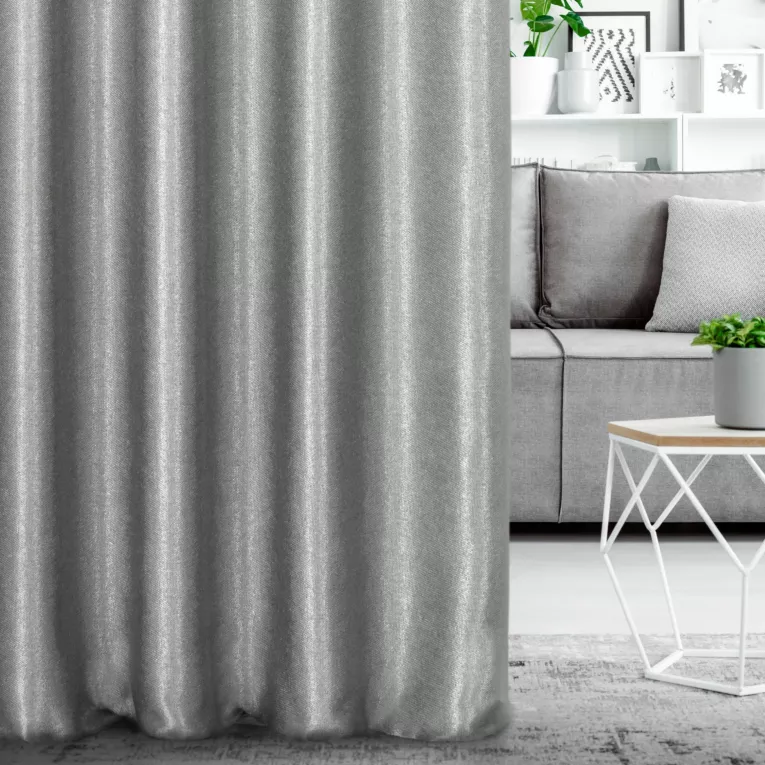 Zasłona szyta na taśmie 5 cm popielata z gładkiej, zaciemniającej tkaniny z wyraźnym splotem