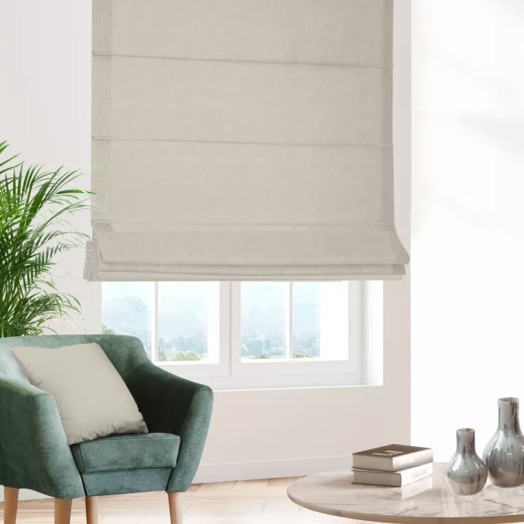 Roleta rzymska ciemnobeżowa z gładkiej, przyjemnej w dotyku tkaniny z efektem melanżu