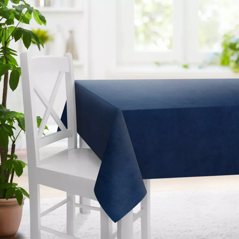 Obrus szyty ENYA granatowy z miękkiej półmatowej tkaniny welwetowej