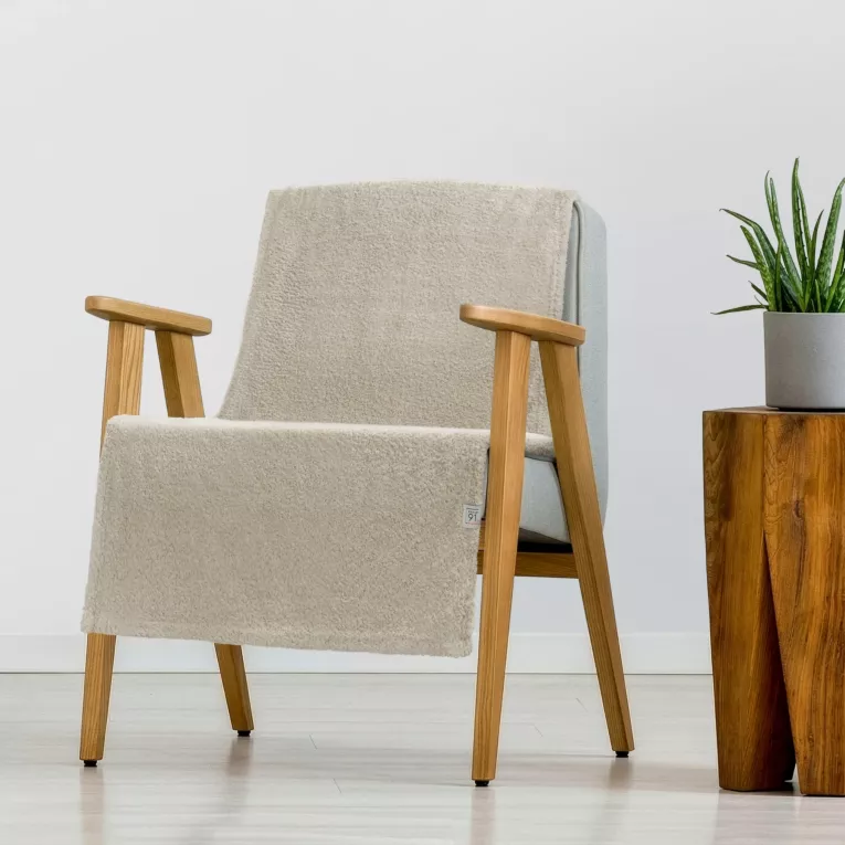 Narzuta na fotel 70x160 cm beżowa z polaru LORI Design 91