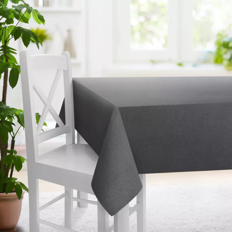 Obrus szyty grafitowy z tkaniny trudnopalnej, zaciemniającej, typu blackout z efektem melanżu