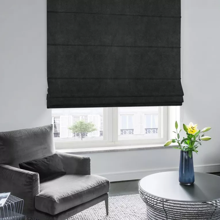 Roleta rzymska ENYA czarna z miękkiej półmatowej tkaniny welwetowej