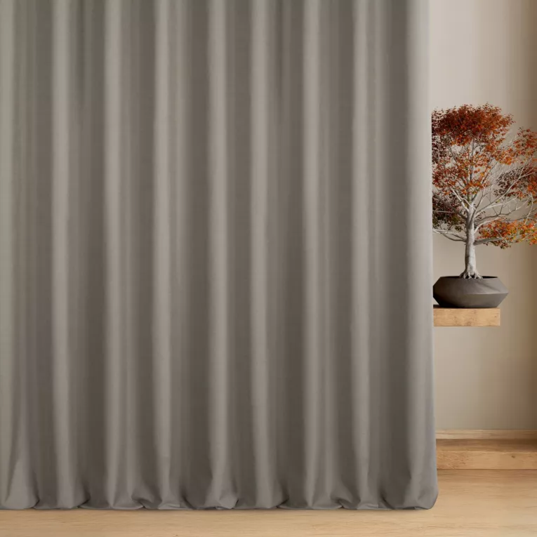 Zasłona szyta na flexach jasnobrązowa z tkaniny blackout zaciemniającej w 100% o naturalnej strukturze