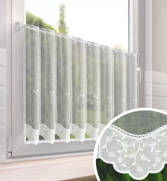 Tkanina firanowa zazdrostka z etaminy zdobiona haftem