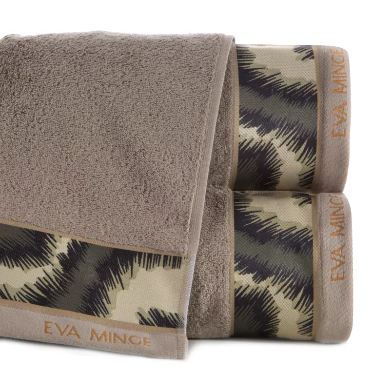 Ręcznik kąpielowy 70x140 cm bawełniany kolor ciemnobeżowy,czarny z designerską bordiurą 500 g/m2 EVA 24 Eva Minge