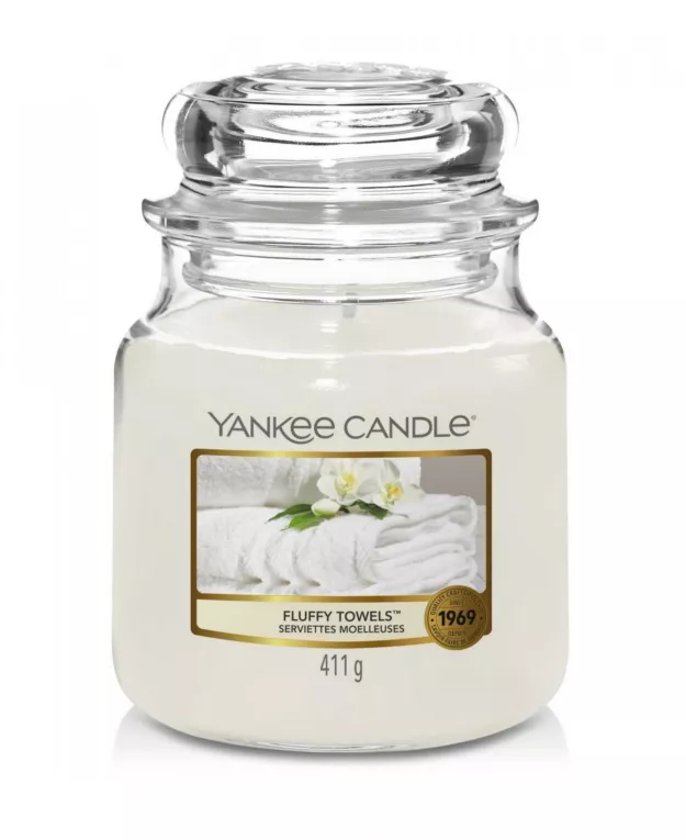 YANKEE CANDLE - Średnia świeca zapachowa w słoiku - Fluffy Towels