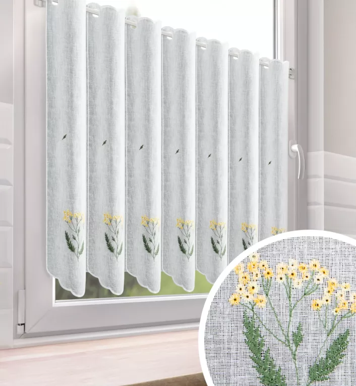 Tkanina firanowa zazdrostka zdobiona haftem roślinnym