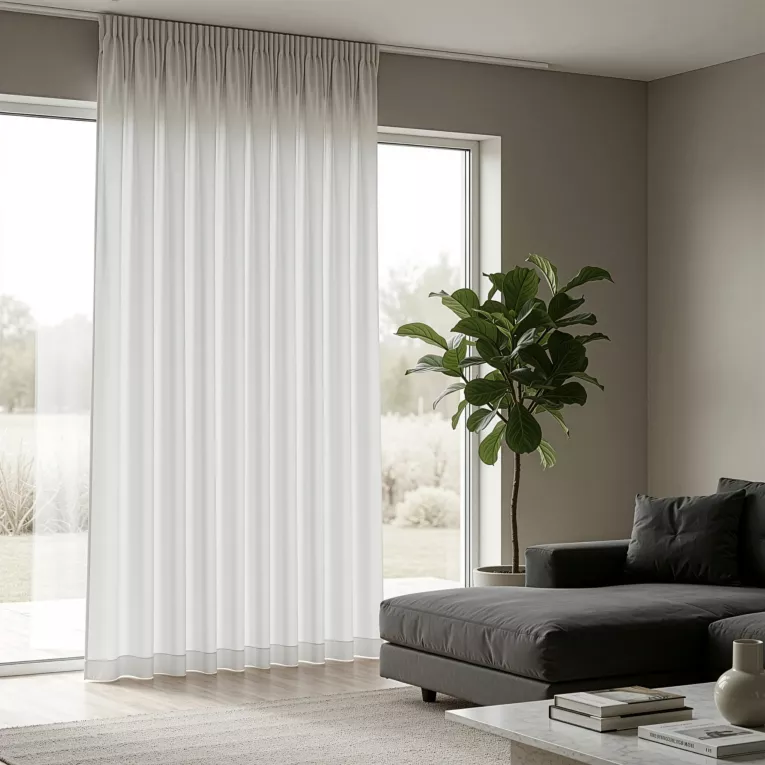 Zasłona biała welurowa 150x270 cm o wyraźnym splocie taśma