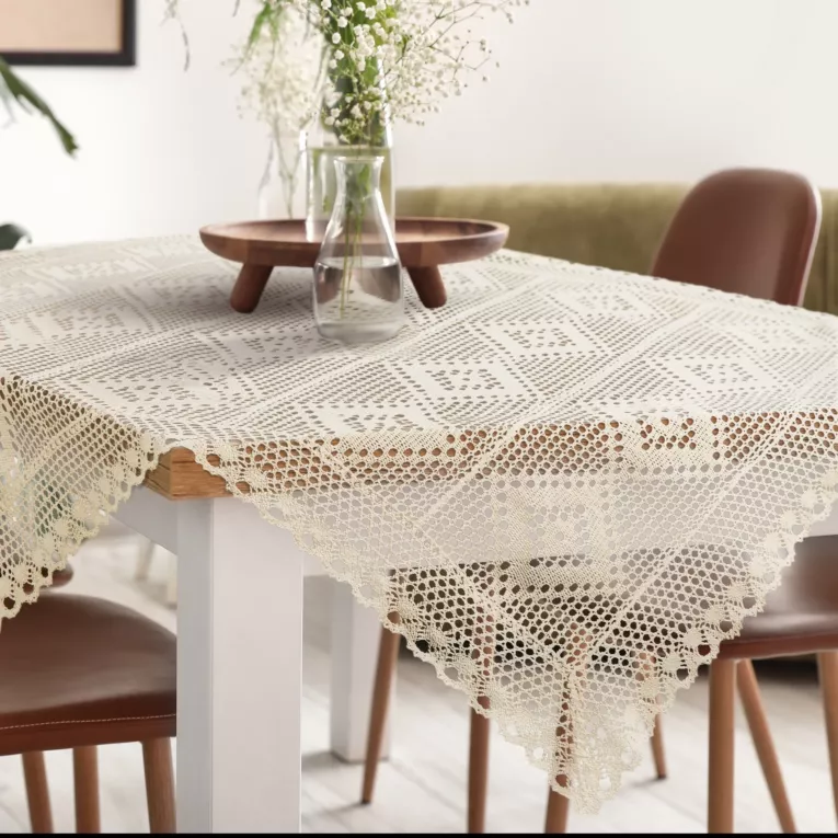 Bieżnik na stół 85x85 cm jasnobeżowy ażurowy OLIVIA w stylu boho