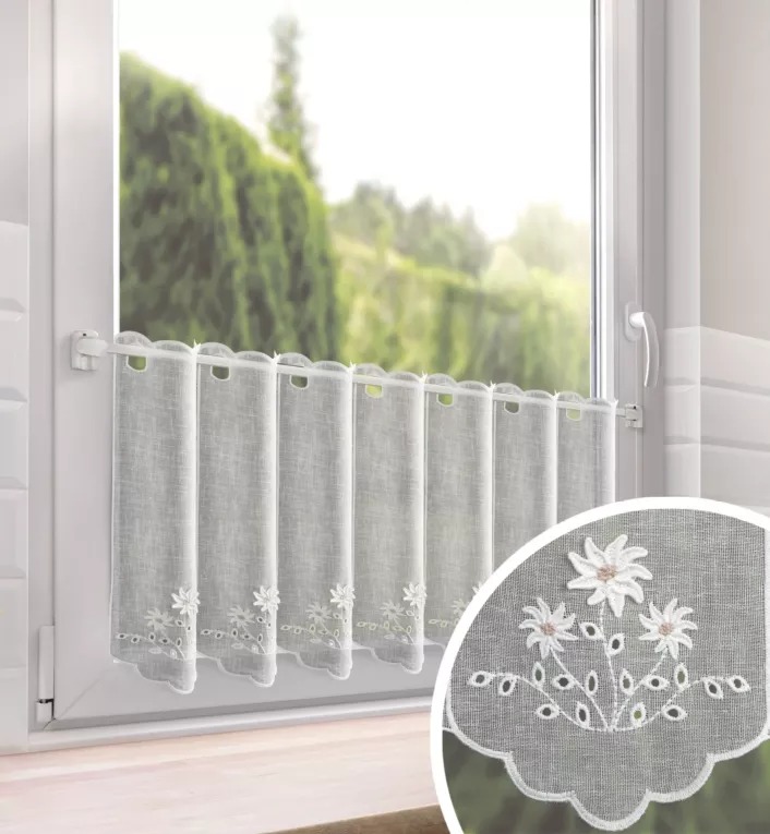 Tkanina firanowa zazdrostka zdobiona haftem w drobne kwiaty